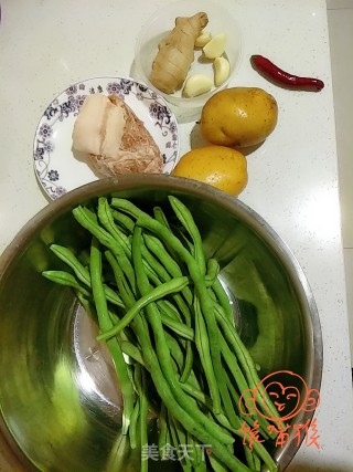 无丝豆烧土豆的做法步骤：1