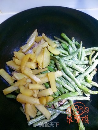 无丝豆烧土豆的做法步骤：11