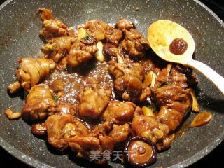 啫啫鸡腿煲--家常下饭菜的做法步骤：7