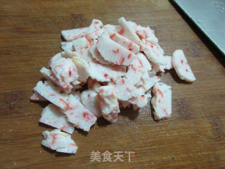 青椒虾味球绿豆芽球炒米面的做法步骤：3