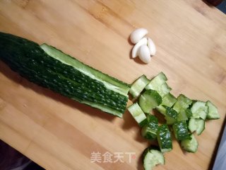 黄瓜拌粉皮的做法步骤：1