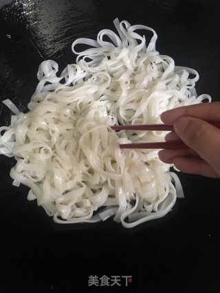 干炒牛河的做法步骤：6