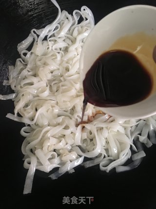 干炒牛河的做法步骤：7