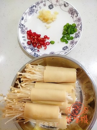 蚝油金针卷的做法步骤：3