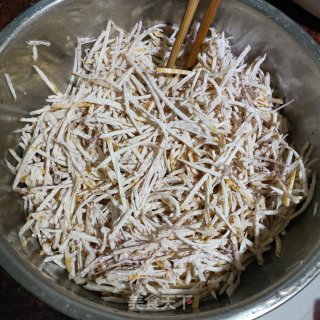 香煎芋丝糕的做法步骤：1