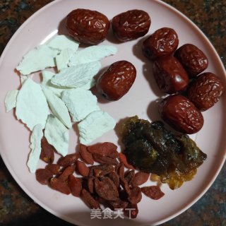 鲜虫草花牛肉汤（红枣桂圆枸杞淮山）的做法步骤：2