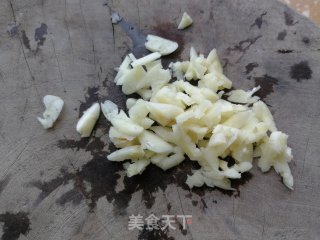 清炒萝卜菜苗的做法步骤：2