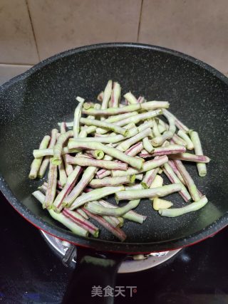 花豆角焖牛腱子肉的做法步骤：2