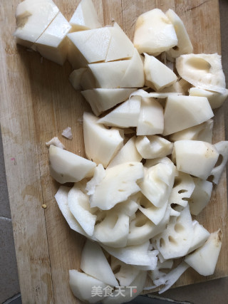 莲藕焖鸭肉的做法步骤：4