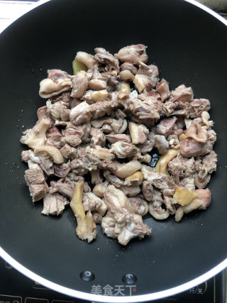 莲藕焖鸭肉的做法步骤：5