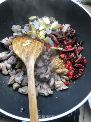 莲藕焖鸭肉的做法步骤：6