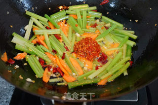 芹菜木耳炒鸡蛋的做法步骤：10