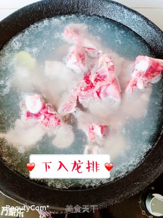 当归黄芪炖龙排的做法步骤：2