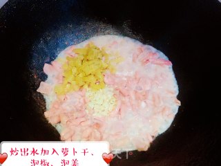 泡椒萝卜干炒鸭肠的做法步骤：5
