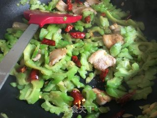 苦瓜炒肉的做法步骤：9