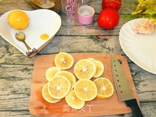 防秋燥，柠檬蜂蜜水的做法步骤：3
