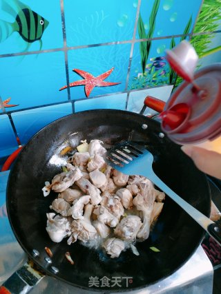 莲藕玉米栗子煲鸭腿的做法步骤：5