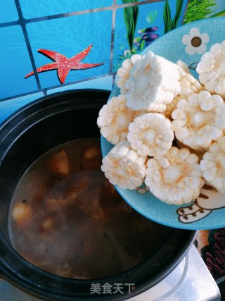 莲藕玉米栗子煲鸭腿的做法步骤：9