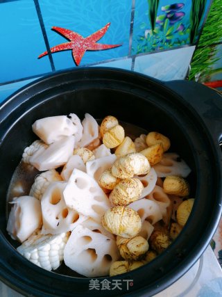 莲藕玉米栗子煲鸭腿的做法步骤：12