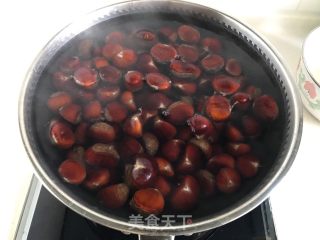 巧剥生板栗的做法步骤：3