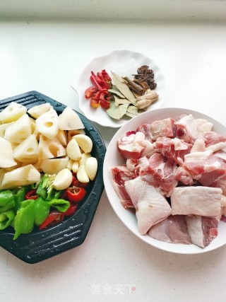 鸭腿烧莲藕的做法步骤：2