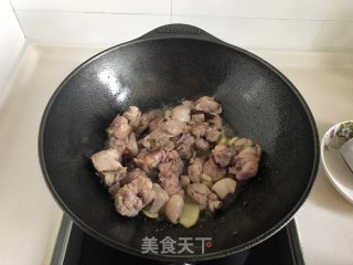 板栗烧鸡的做法步骤：3