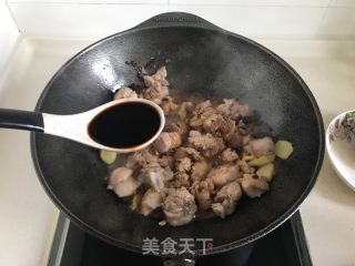 板栗烧鸡的做法步骤：4