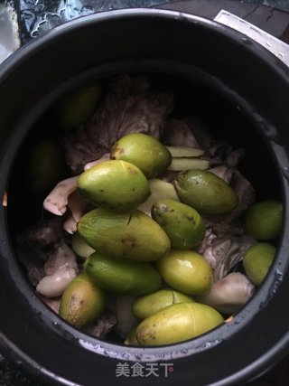 青橄榄煲鸭汤的做法步骤：6