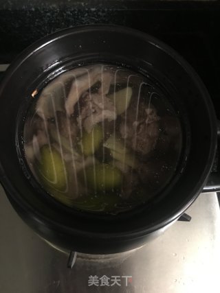 青橄榄煲鸭汤的做法步骤：7