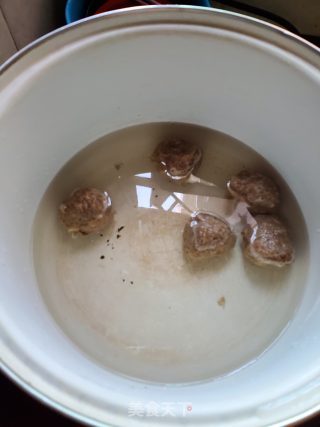 牛肉丸生菜汤的做法步骤：2