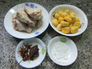 栗子烧鸡翅根的做法步骤：1