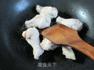 栗子烧鸡翅根的做法步骤：2