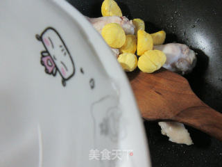 栗子烧鸡翅根的做法步骤：3