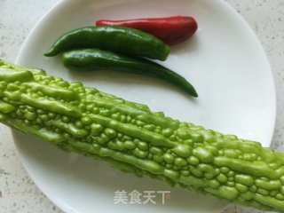 肉丝煸苦瓜的做法步骤：1