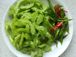 肉丝煸苦瓜的做法步骤：3