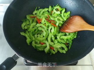 肉丝煸苦瓜的做法步骤：5