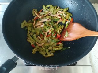 肉丝煸苦瓜的做法步骤：7
