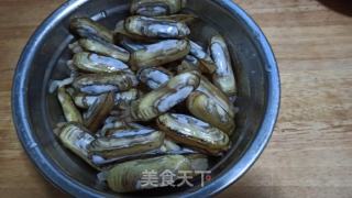 青红椒炒蛏子的做法步骤：1