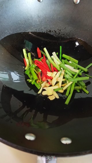 青红椒炒蛏子的做法步骤：5