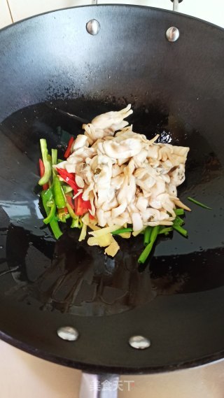 青红椒炒蛏子的做法步骤：6