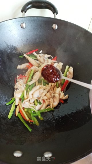 青红椒炒蛏子的做法步骤：7