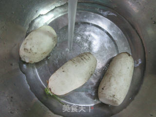 粉丝虾味球煮萝卜的做法步骤：2