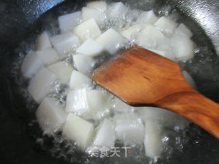 粉丝虾味球煮萝卜的做法步骤：6