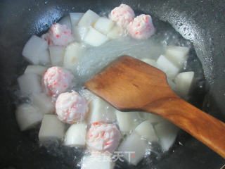 粉丝虾味球煮萝卜的做法步骤：7
