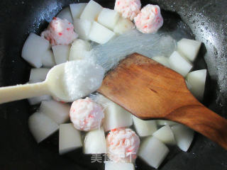 粉丝虾味球煮萝卜的做法步骤：9