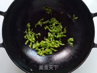 青椒豆芽炒鸡蛋的做法步骤：6
