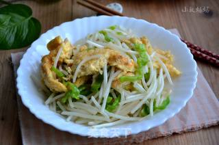 青椒豆芽炒鸡蛋的做法步骤：11