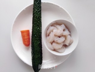 黄瓜炒虾仁的做法步骤：1