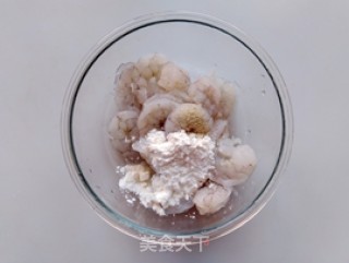 黄瓜炒虾仁的做法步骤：2