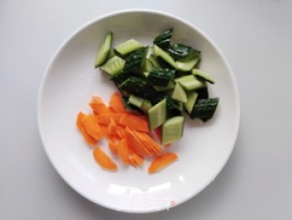 黄瓜炒虾仁的做法步骤：3